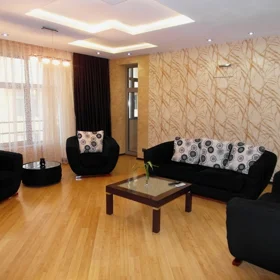 In Baku 175.0 m² apartment is for rent - Image 2