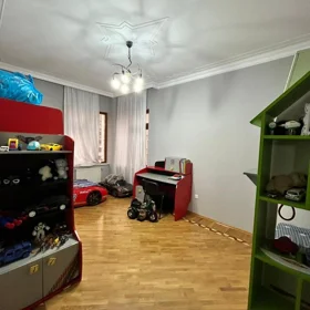 In Baku 165.0 m² apartment is for sale - Image 4