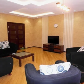 In Baku 175.0 m² apartment is for rent - Image 4