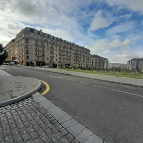 In Baku 90.0 m² apartment is for rent - Image 2