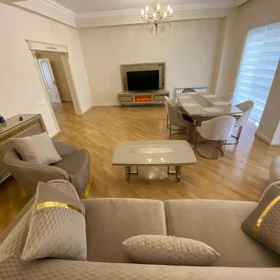 In Baku 150.0 m² apartment is for rent - Image 3