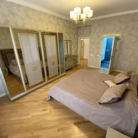 In Baku 150.0 m² apartment is for rent - Image 5