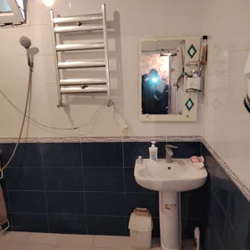 In Baku 180.0 m² house with 5.0 rooms is for sale - Image 2