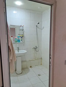 In Baku 65.0 m² apartment is for sale - Image 5