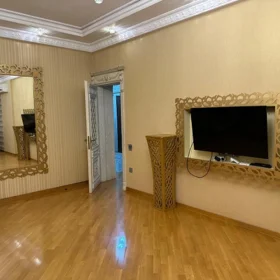 In Baku 110.0 m² apartment is for rent - Image 4