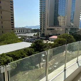 In Baku 125.0 m² apartment is for rent - Image 2