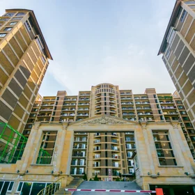 In Baku 150.0 m² apartment is for rent