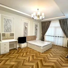 In Baku 150.0 m² apartment is for rent - Image 3