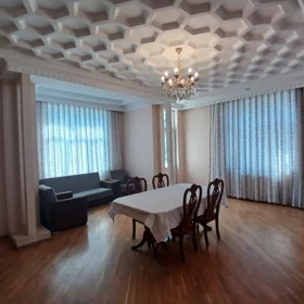 In Baku 130.0 m² apartment is for rent - Image 3