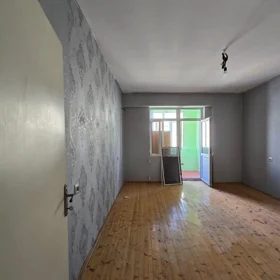 In Baku 70.0 m² apartment is for sale - Image 2