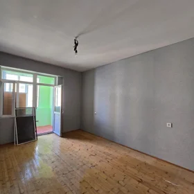 In Baku 70.0 m² apartment is for sale - Image 3