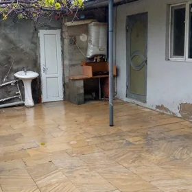 In Baku 70.0 m² house with 3.0 rooms is for rent - Image 2