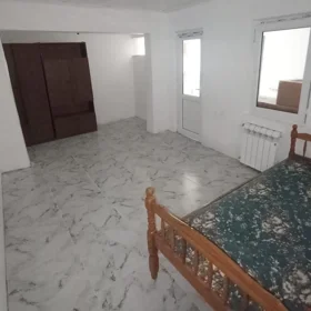 In Baku 70.0 m² house with 3.0 rooms is for rent - Image 5