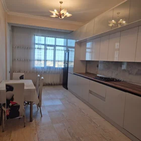 In Baku 130.0 m² apartment is for rent