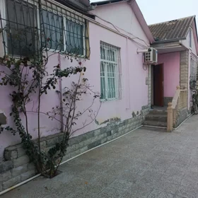 In Baku 110.0 m² house with 5.0 rooms is for rent