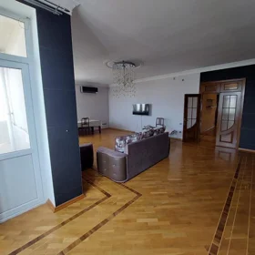 In Baku 214.0 m² apartment is for rent - Image 5