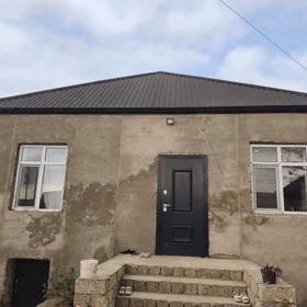 In nan 100.0 m² house with 4.0 rooms is for sale