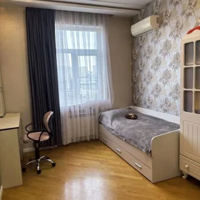 In Baku 150.0 m² apartment is for sale - Image 4