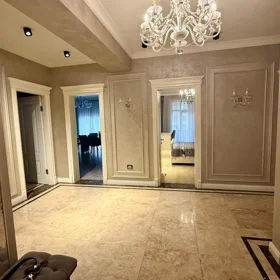 In Baku 200.0 m² apartment is for rent - Image 3