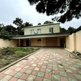 In Baku 140.0 m² house with 3.0 rooms is for rent