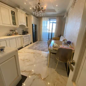 In Baku 185.0 m² apartment is for sale - Image 4