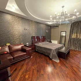 In Baku 260.0 m² apartment is for sale - Image 2