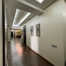 In Baku 260.0 m² apartment is for sale - Image 4