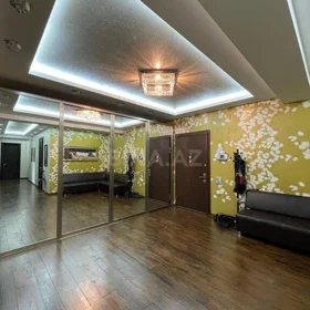 In Baku 260.0 m² apartment is for sale - Image 5
