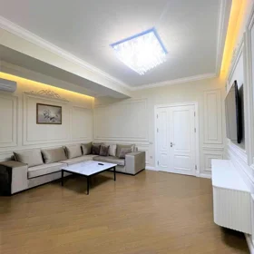 In Baku 205.0 m² apartment is for sale - Image 5