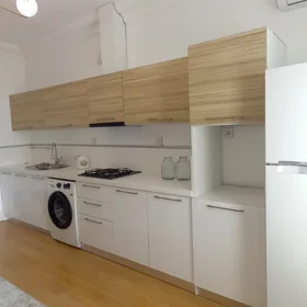 In Baku 110.0 m² apartment is for rent - Image 2