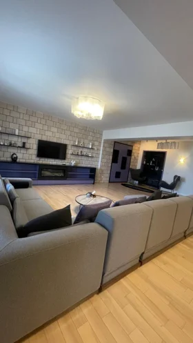 In Baku 300.0 m² apartment is for rent - Image 2