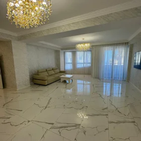In Baku 168.0 m² apartment is for rent - Image 4