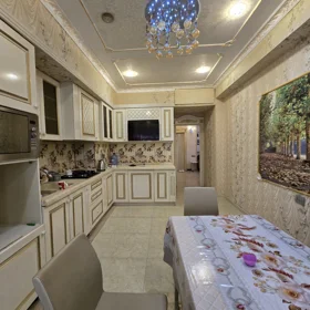 In Baku 185.0 m² apartment is for rent - Image 3