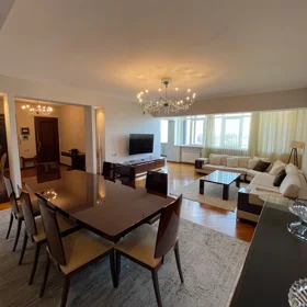 In Baku 190.0 m² apartment is for rent - Image 3