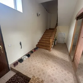 In Baku 300.0 m² house with 6.0 rooms is for sale - Image 2