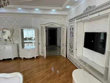 In Baku 160.0 m² apartment is for rent - Image 2