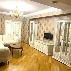 In Baku 90.0 m² apartment is for rent - Image 2
