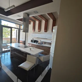 In Baku 190.0 m² apartment is for rent - Image 3