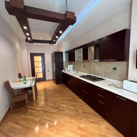 In Baku 220.0 m² apartment is for rent - Image 5