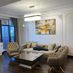 In Baku 200.0 m² apartment is for sale - Image 2
