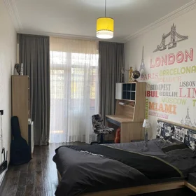 In Baku 200.0 m² apartment is for sale - Image 4