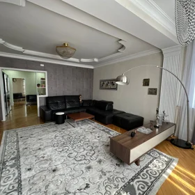 In Baku 125.0 m² apartment is for sale - Image 2