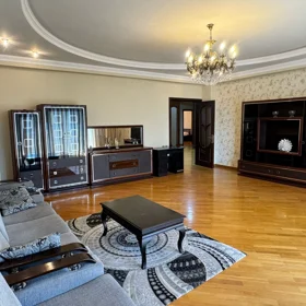 In Baku 200.0 m² apartment is for rent - Image 2