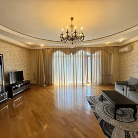 In Baku 200.0 m² apartment is for rent - Image 4