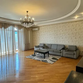 In Baku 200.0 m² apartment is for rent - Image 5