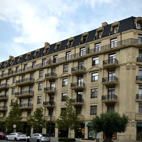 In Baku 120.0 m² apartment is for rent - Image 2