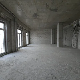 In Baku 215.0 m² apartment is for sale - Image 4