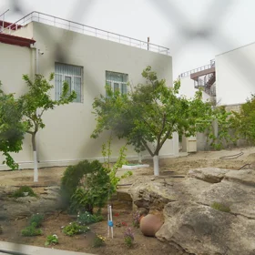 In Baku 320.0 m² house with 5.0 rooms is for rent - Image 2