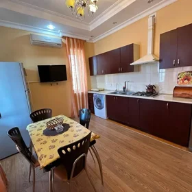 In Baku 211.0 m² house with 4.0 rooms is for rent - Image 5