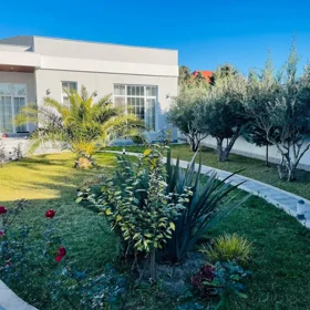 In Baku 169.0 m² house with 3.0 rooms is for rent - Image 4